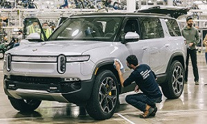 Oops! Rivian's Electric-Truck Production to Remain Unchanged Throughout 2024 Forecast.